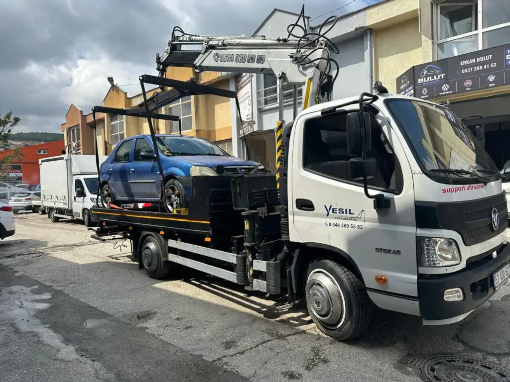 Ahtapot vinçli çekici üzerinde otomobil