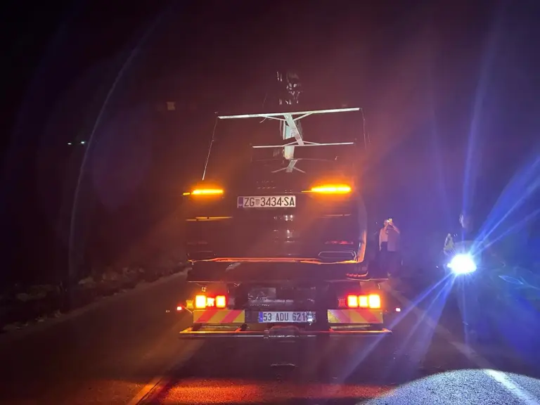 Gece oto kurtarma operasyonu