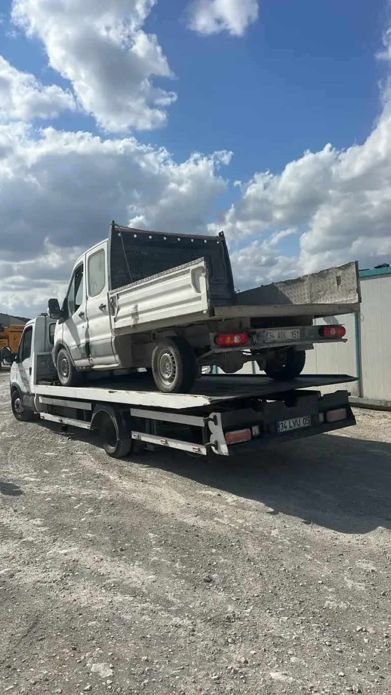 Kayar kasa kurtarıcı ile kamyonet taşıma
