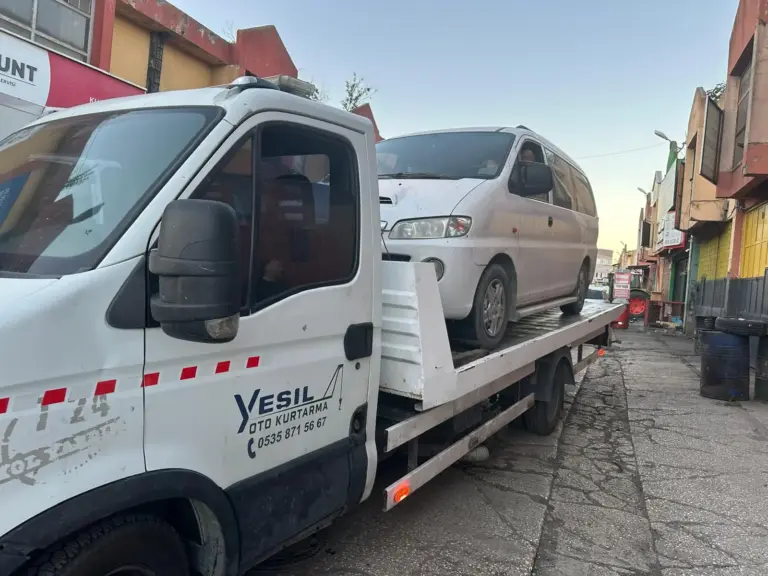 Kayar kasa kurtarıcı üzerinde minibüs