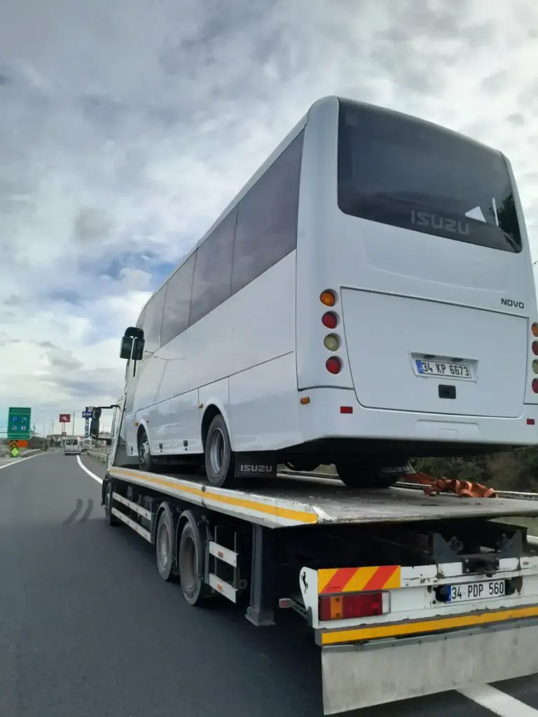 Ağır vasıta kurtarıcı ile otobüs taşıma