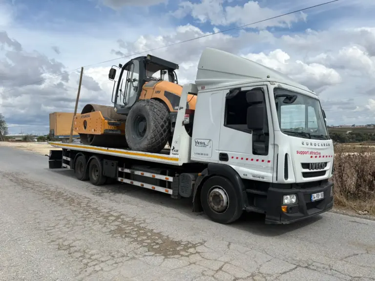 Ağır vasıta kurtarıcı ile yol silindiri taşıma